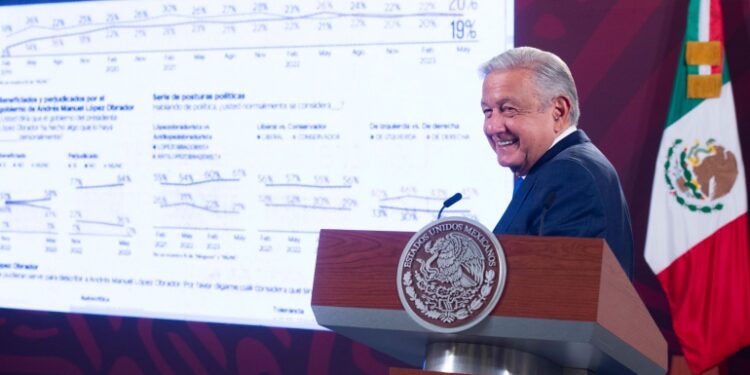 Saben cuánto ganaron los bancos el año pasado? 240 mil millones de pesos”.