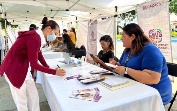 los Valles Centrales, sumando un total global de 49 mil 007 atenciones.