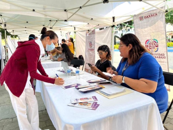 los Valles Centrales, sumando un total global de 49 mil 007 atenciones.