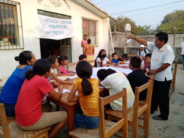 desde los ocho años de edad asisten al taller en la lengua originaria de su comunidad
