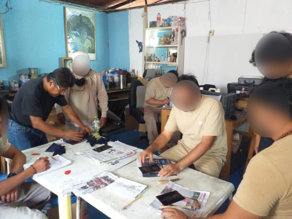     Concluyen talleres de “Grabado en metal” y “Teñido natural” impartidos por el IAGO