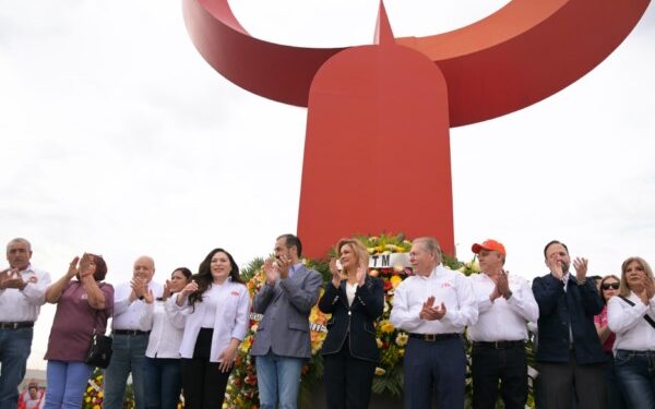 Encabeza Gobernadora Maru Campos Guardia de Honor en conmemoración por el Día del Trabajo
