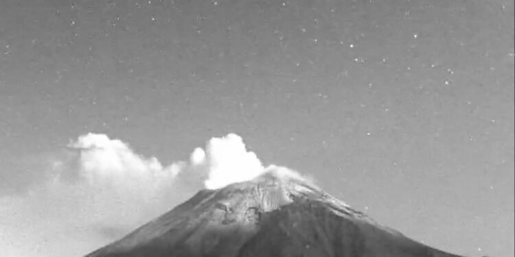 se detectaron nueve exhalaciones acompañadas de vapor de agua, gases volcánicos y ceniza.