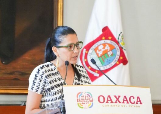 sostuvo un encuentro público, abierto y transparente con las mujeres y hombres que laboran en la dependencia