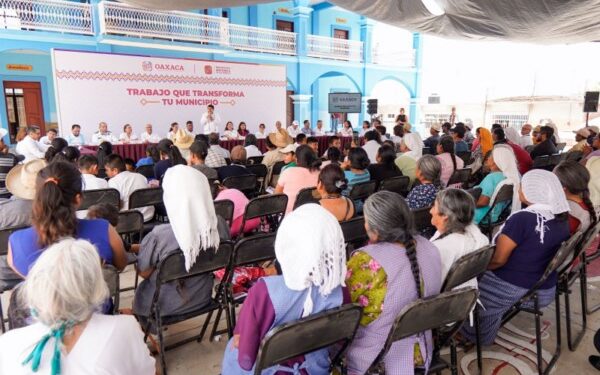 así como la entrega de ambulancia en beneficio de la población