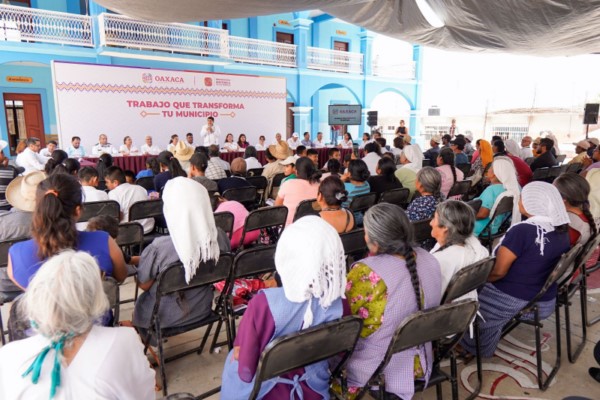 así como la entrega de ambulancia en beneficio de la población