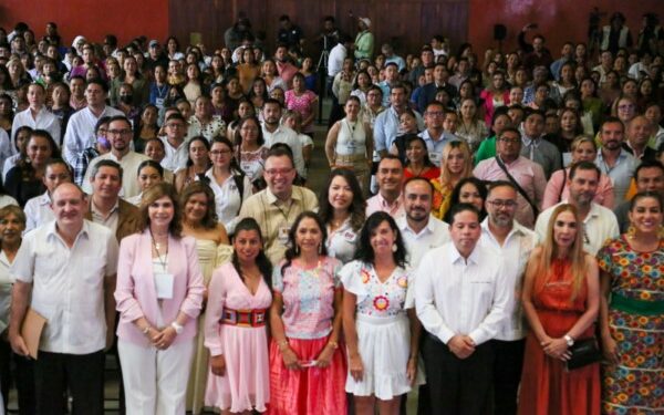 encabezada por la Presidenta Honoraria del Sistema DIF Oaxaca, Irma Bolaños Quijano