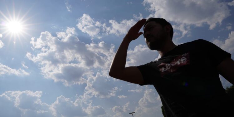         Mantenerse hidratados, evitar la exposición al sol por periodos prolongados