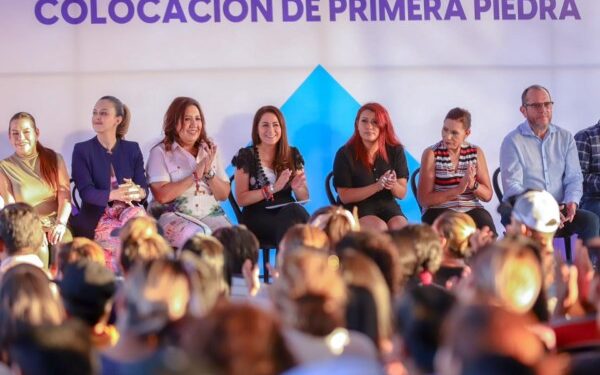 colocó la primera piedra de viviendas para personas que no cuentan con seguridad social,