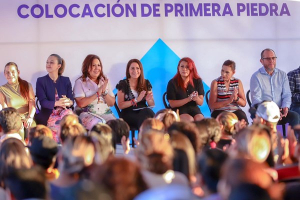 colocó la primera piedra de viviendas para personas que no cuentan con seguridad social,