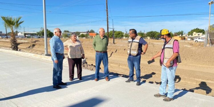GOBERNADOR SUPERVISA OBRAS DE PAVIMENTACIÓN EN LA PAZ