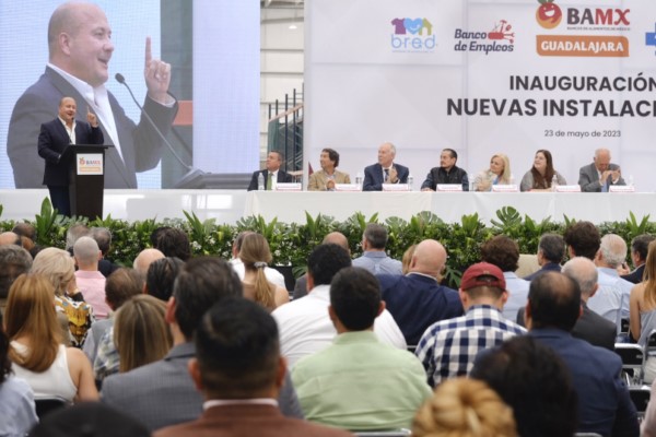 colaborando con las causas altruistas en favor de las familias que menos tienen