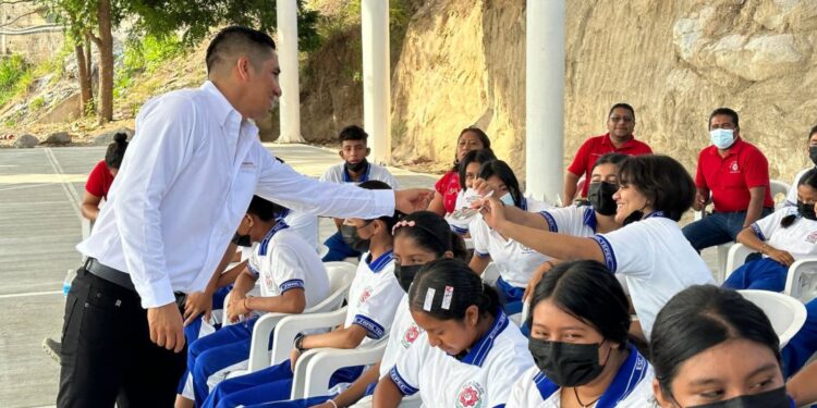 busca fomentar la participación y el reconocimiento de la juventud en las ocho regiones