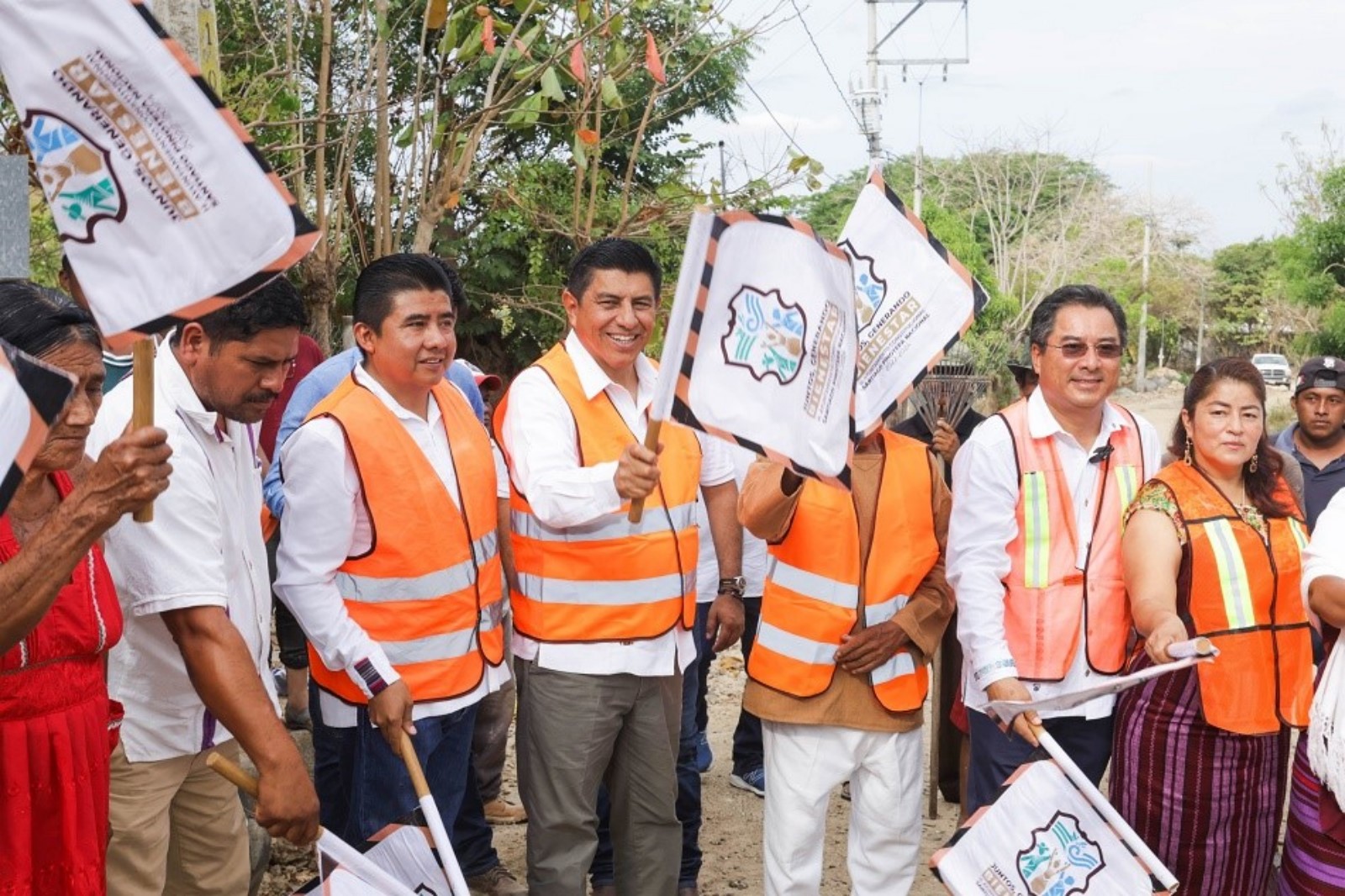 ·         Este camino comunica a Santiago Pinotepa Nacional con la agencia municipal