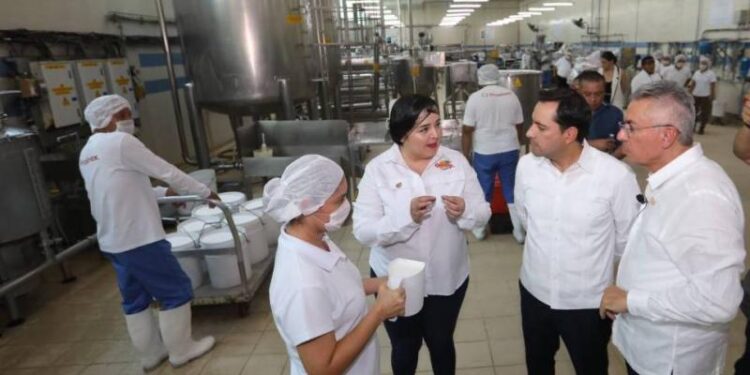 Vila Dosal encabezó el aniversario 50 de la marca Deliciosa de Proalmex.