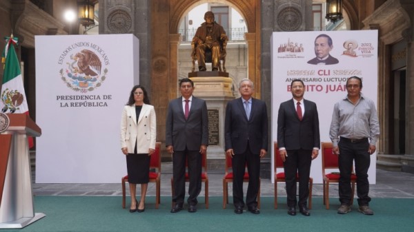 en Palacio Nacional la ceremonia por el 151 Aniversario Luctuoso de Benito Juárez García.