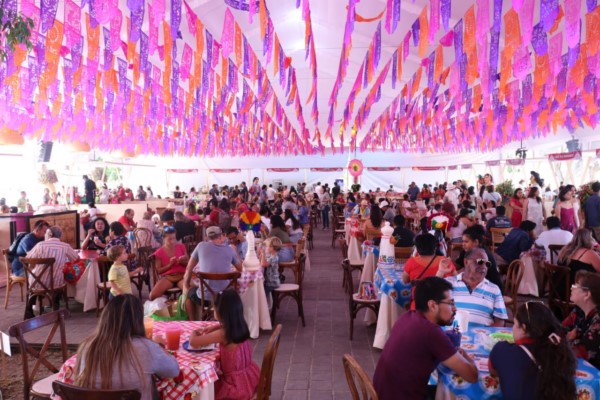 • Turistas nacionales y extranjeros disfrutan de la riqueza gastronómica