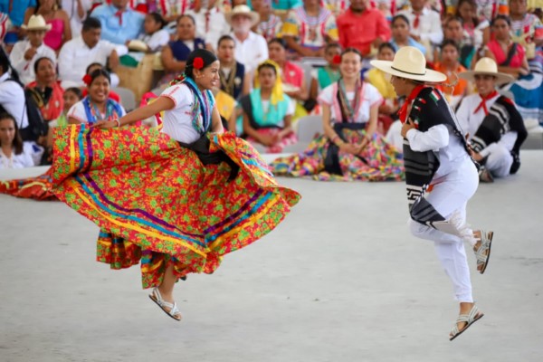 La potente voz del tenor hizo vibrar al público con el himno de las y los oaxaqueños