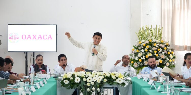 mesa de trabajo con autoridades municipales del Distrito de Ixtlán para escuchar las necesidades de sus comunidades