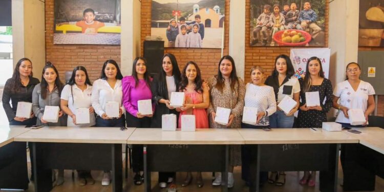 que habitan en comunidades de las ocho regiones del estado para contribuir a su bienestar emocional