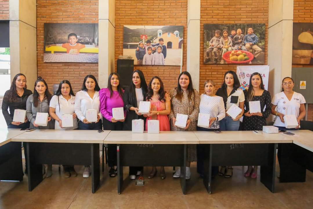 que habitan en comunidades de las ocho regiones del estado para contribuir a su bienestar emocional