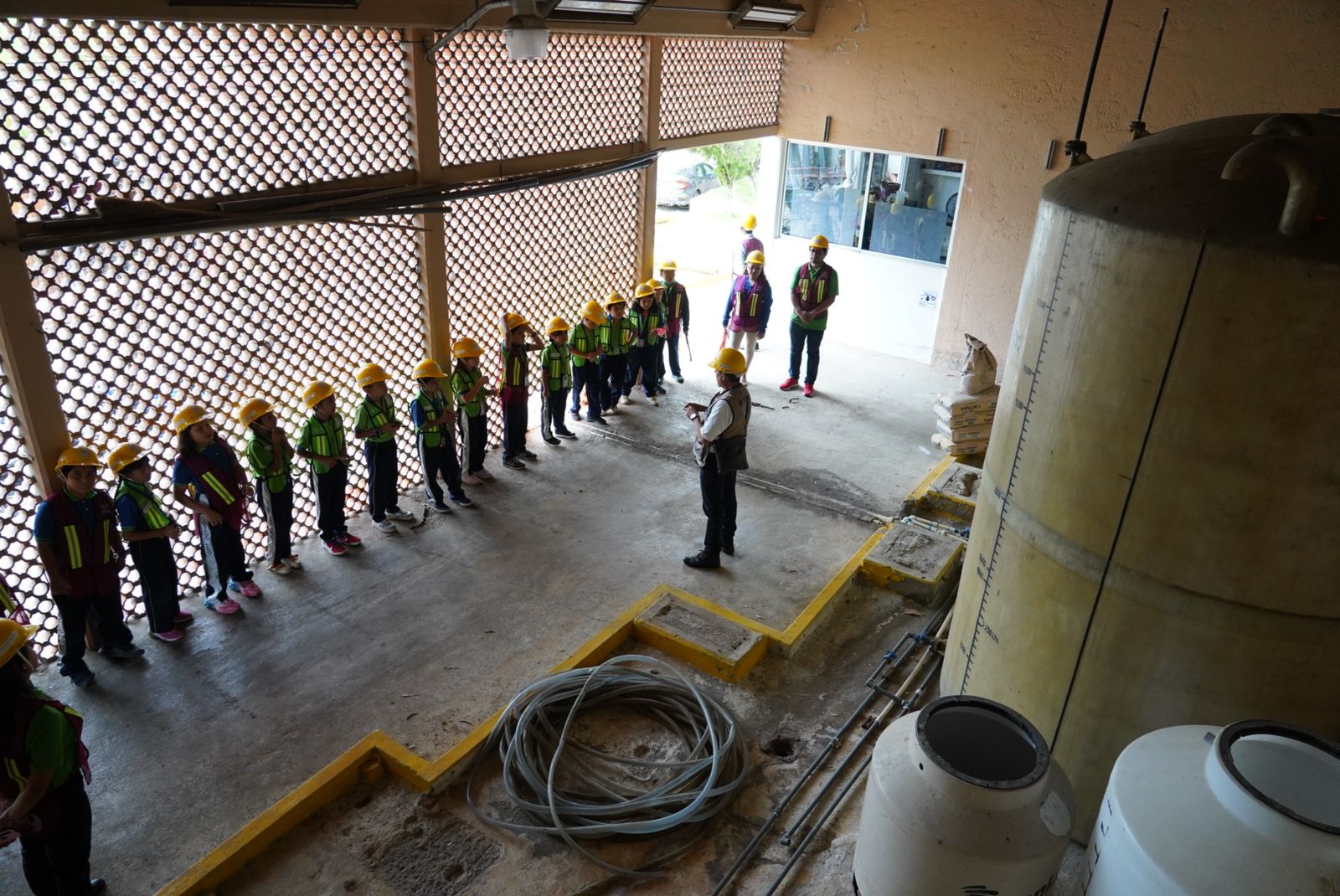 niñas y niños de instituciones educativas públicas y privadas  conocen el proceso de potabilización del agua