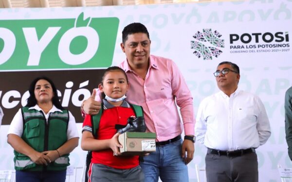 Ricardo Gallardo sí brinda apoyo a estudiantes de Matehuala