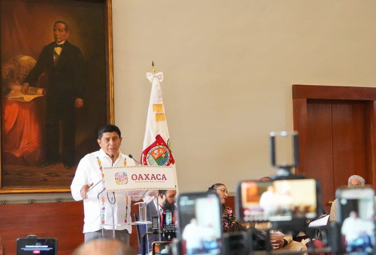 es respetuosa de la vida interna de los sindicatos y de las decisiones que acuerden al interior de ellos