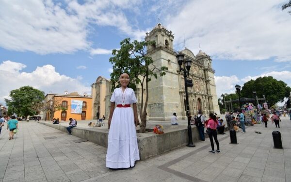          El artista autor de las siete muñecas y un muñeco de calenda