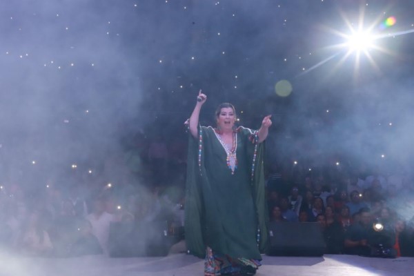 “La vida es un carnaval”, “Oye”, entre otras, que pusieron a bailar a las personas asistentes.