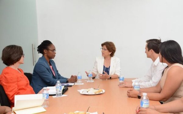 María Fritz Sierra, recibió a la agregada Laboral de ese país en México, Mary C. Ellison,