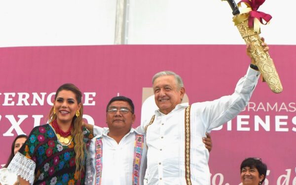 universitarios reciben beca de 5 mil 150 pesos bimestrales.