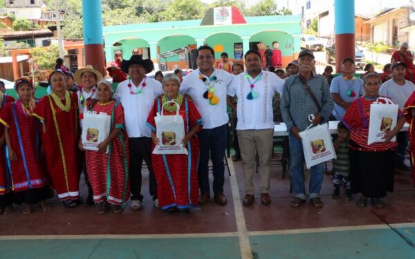 Arranca Alfabetización para el Bienestar en Río Venado, zona Triqui