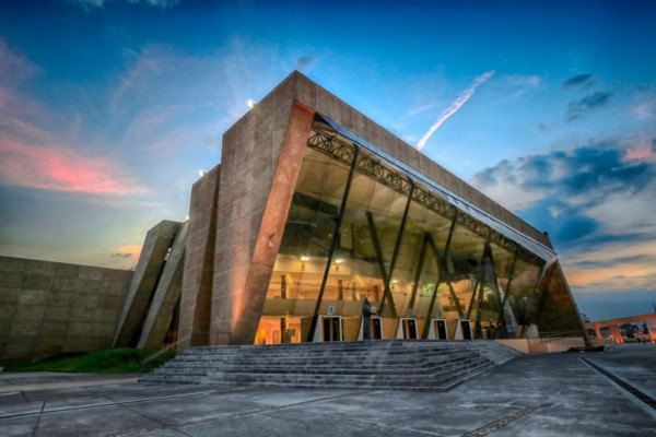 concentrado el talento de grandes artistas y deportistas de talla internacional,