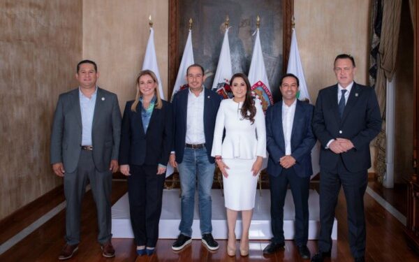 se manifestaron en defensa del derecho a la educación de las niñas, niños y jóvenes.