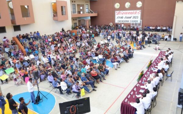 De la mano del pueblo, Gobierno del Estado transformará la realidad de San Baltazar Chichicapam y Yaxe