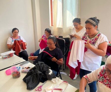 Impulsa Icapet el autoempleo y rescate de técnicas de bordados en Ocotlán