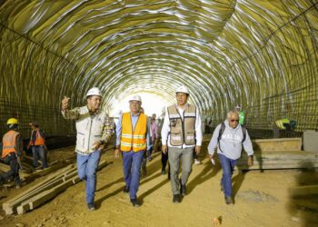 Refrenda Salomón Jara Cruz su compromiso para  concluir la autopista Oaxaca-Costa