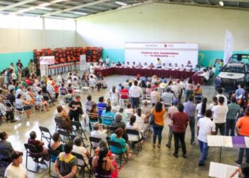 Traza Gobierno de Oaxaca nueva historia en Santo Domingo Chihuitán con inversiones en salud, educación y seguridad