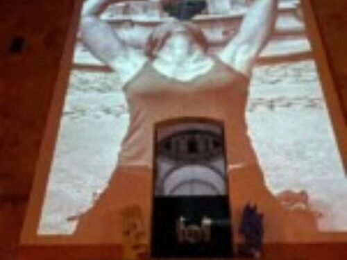 a cargo del teatro aéreo del grupo español Puja, con la obra Peter Pan