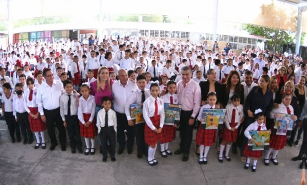 compromiso por trabajar con el Gobierno Estatal por la educación de las y los infantes.
