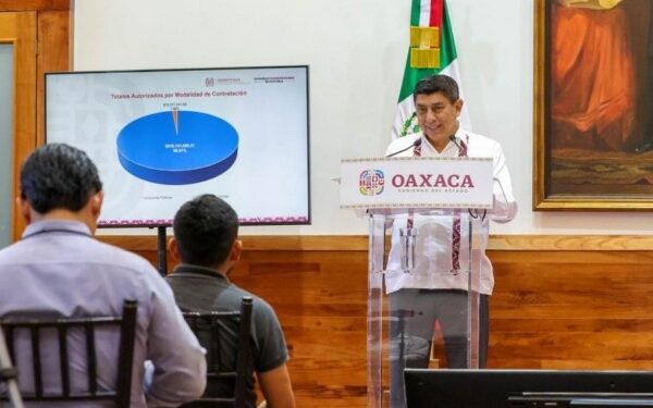 alrededor de 600 millones de pesos, por lo que invitó al empresariado oaxaqueño participar en los concursos.