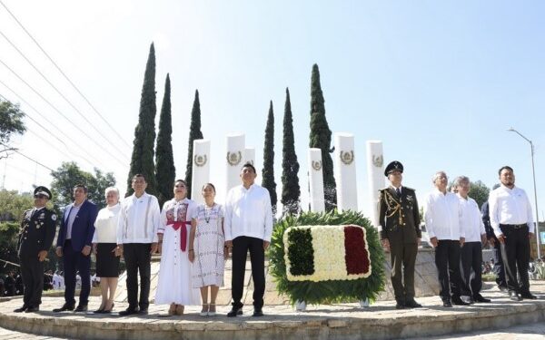 el Mandatario Estatal participó en colocación de la ofrenda floral y Guardia de Honor en el Monumento a los Niños Héroes