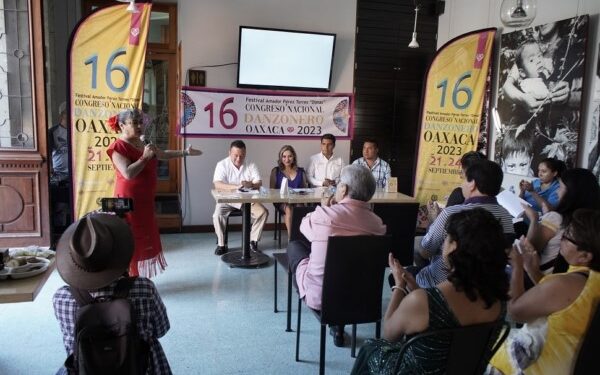 , exposiciones fotográficas, exhibiciones de danzón para todo el público, muestras artesanales y gastronómicas.