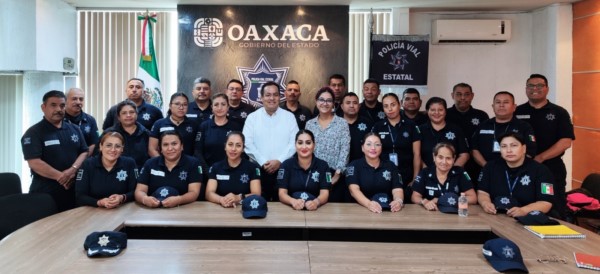 desempeño óptimo de las funciones de las y los oficiales adscritos a las ocho regiones de la entidad