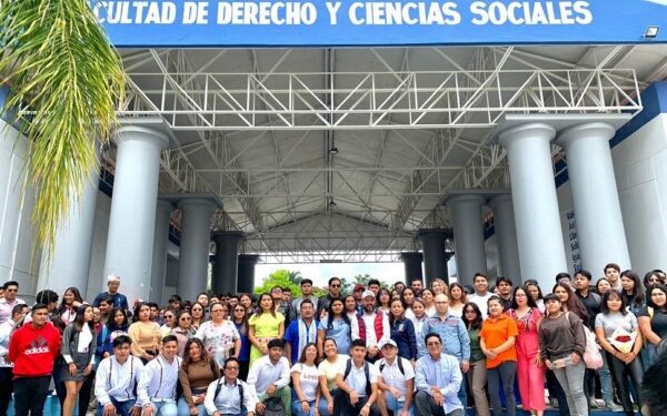 que se involucre desde el ámbito personal y profesional en una cultura de paz que promueva los valores.