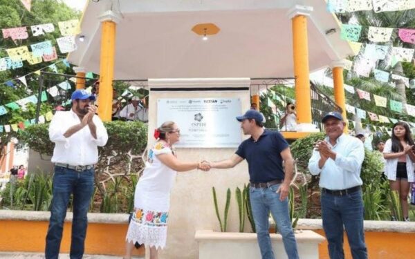 -El Gobernador también otorgó apoyos sociales, de vivienda y a ganaderos.