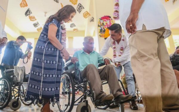 visitó Eloxochitlan de Flores Magón, Santa María Teopoxco y San Juan de los Cués