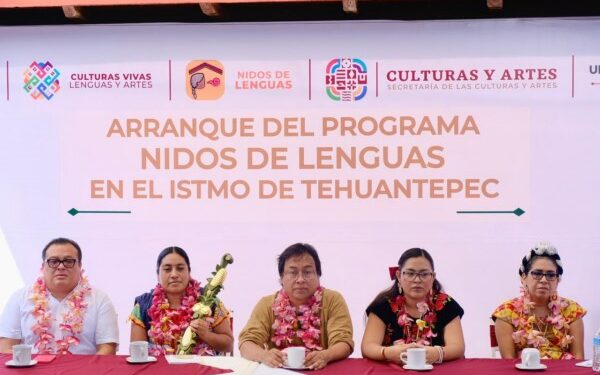 las abuelas y abuelos quienes contribuyen a la transmisión del habla a las y los nietos