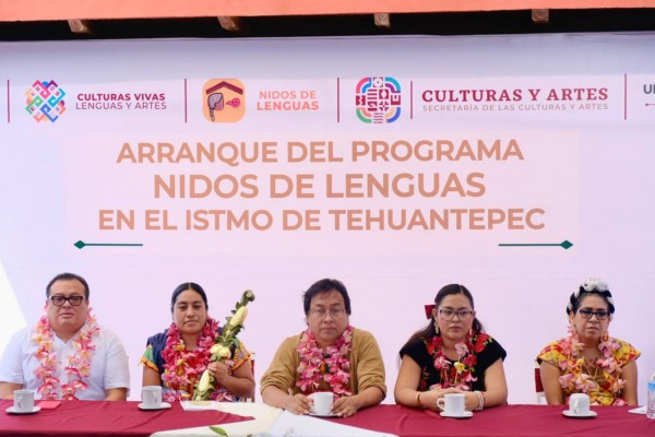 las abuelas y abuelos quienes contribuyen a la transmisión del habla a las y los nietos